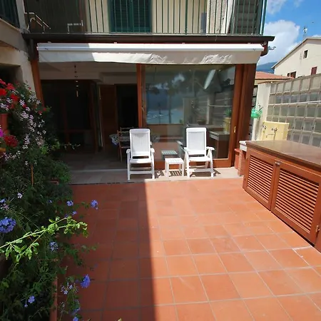 Perla - Terrazza Fronte Mare E Aria Condizionata Apartment